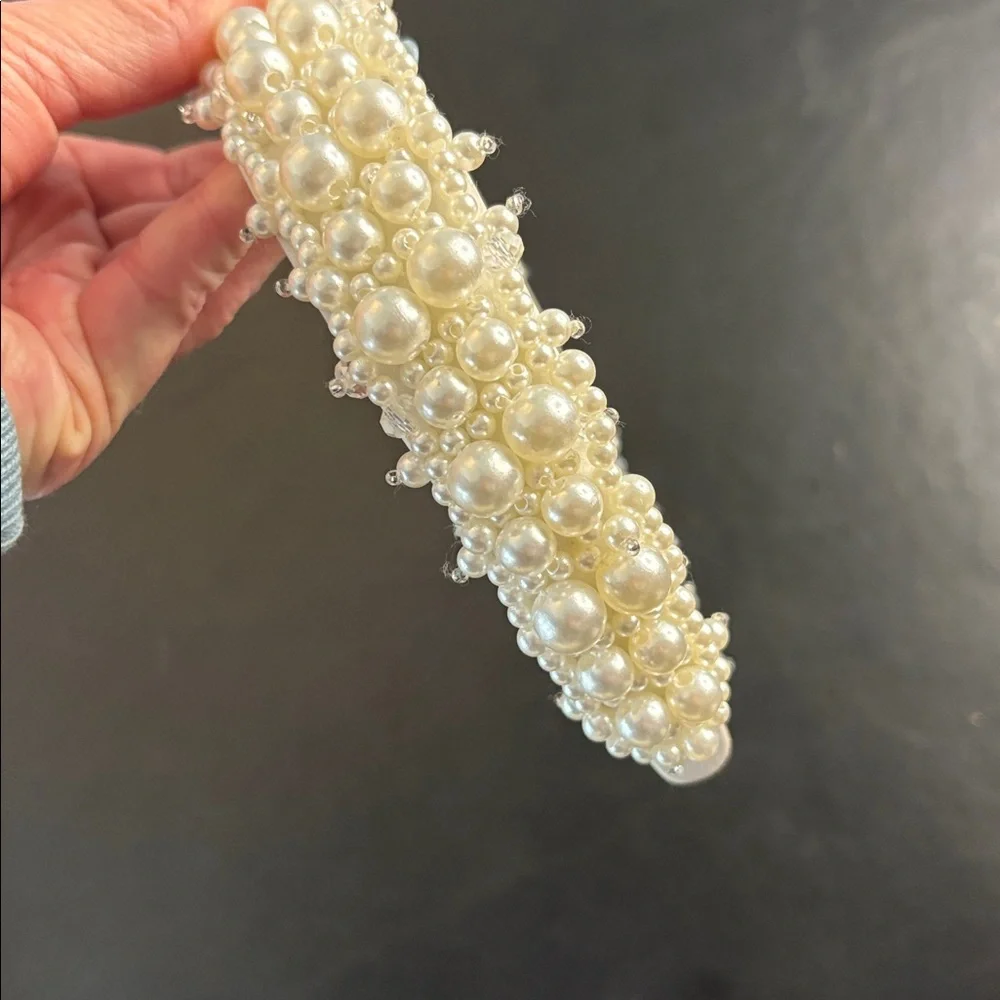 Brianna Cannon Elegant Pearl-Embellished Headband Classic and elegant - Picture 4 of 10